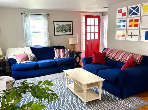 37 Marston Ave, Hyannis, MA 02601