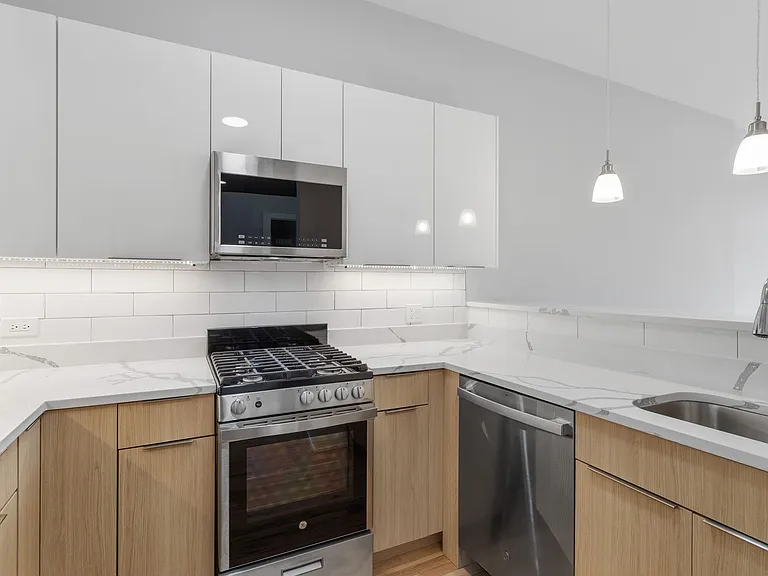 1625 W Howard St — Photo 23