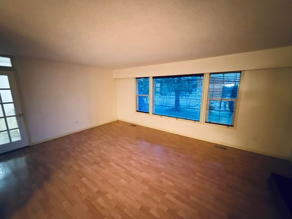 3 bedroom rental in Surrey — photo 6