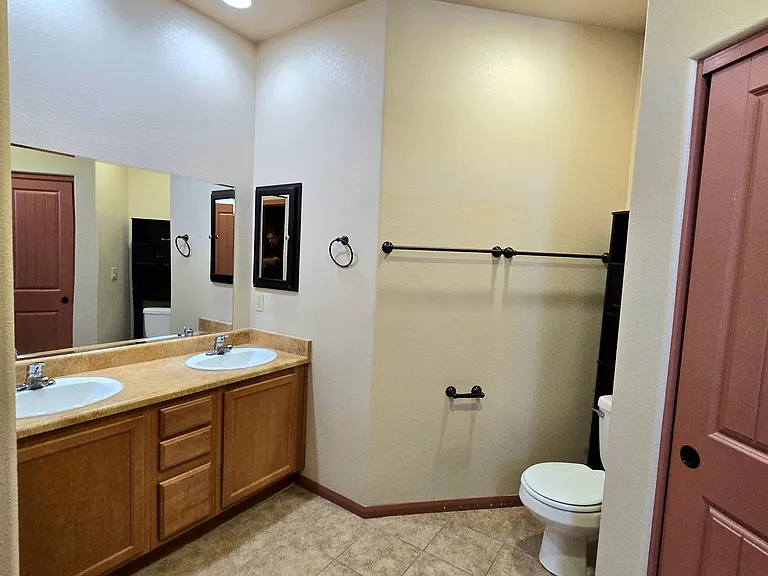 7425 Kellogg Ave — Photo 14