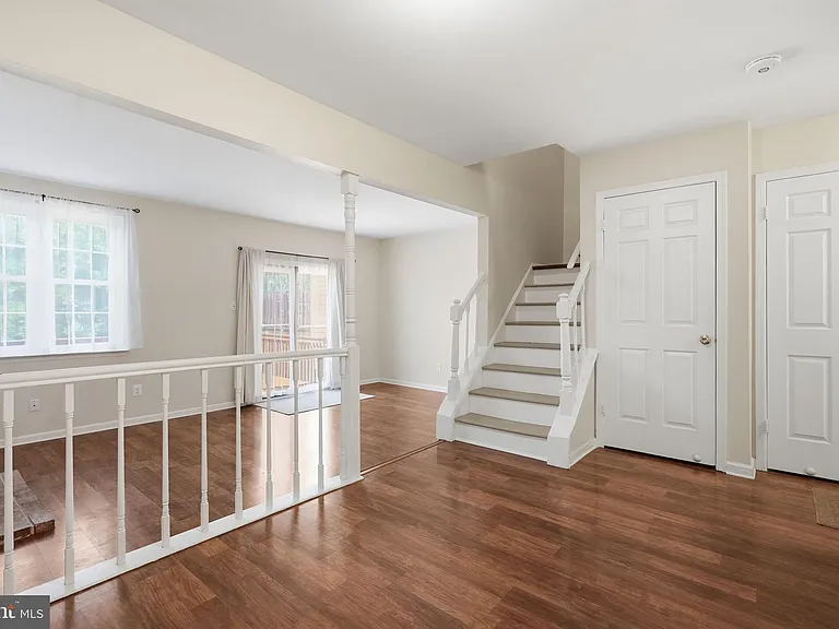 204 Livingston Ct — Photo 10