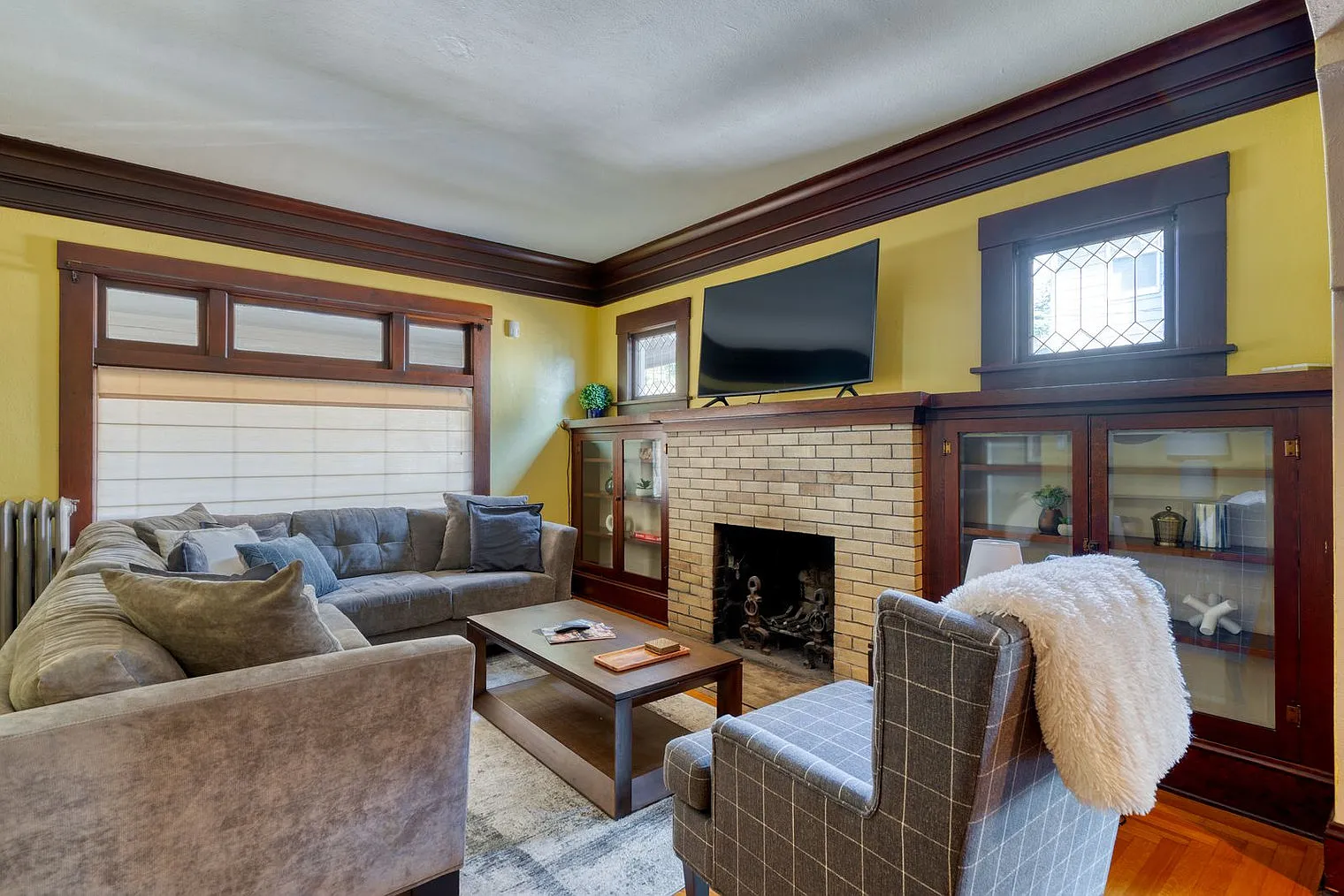 2 bed, 1.0 bath, 2098 sqft, $4,965 — Photo 3
