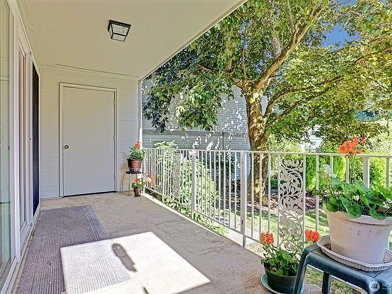 13283 15th Ave NE #B19 — Photo 10