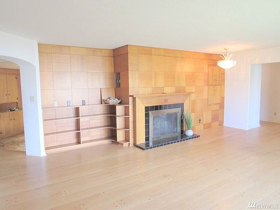 5th image of 241 Cowlitz St W