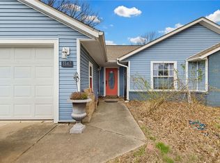 1147 N Fieldstone Ave, Fayetteville, AR 72704