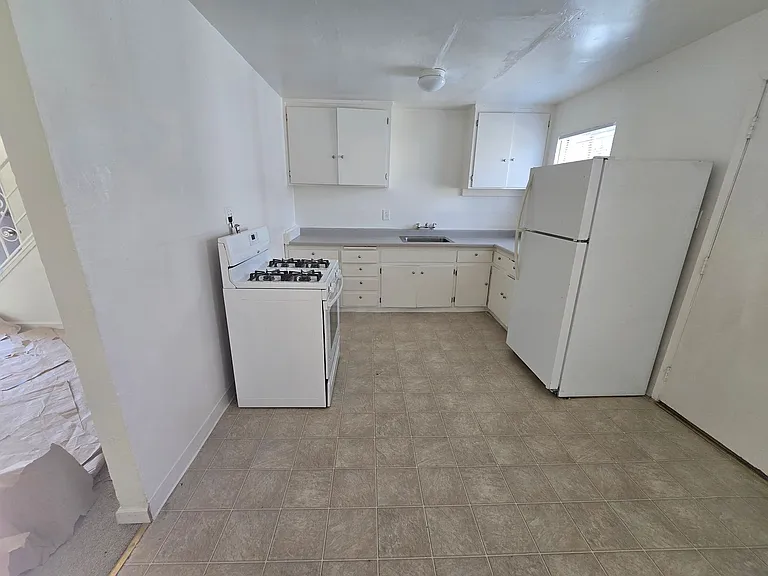 418 C Street — Photo 3