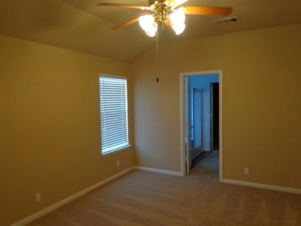 2nd image of 33 Arbor Vista Dr