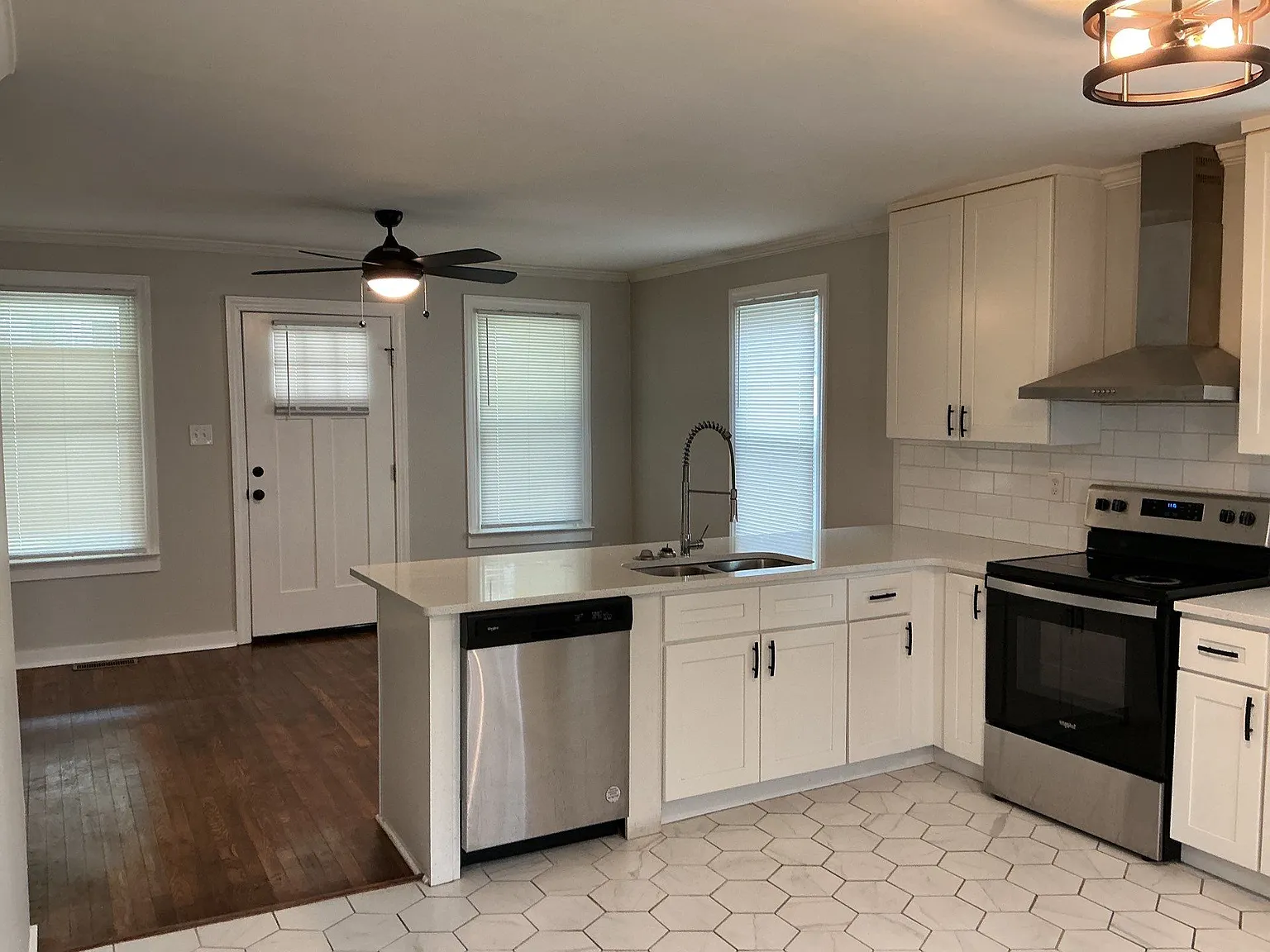 2 bed, 791 sqft, $1,350 — Photo 2