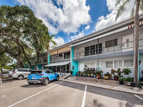 4151 55th Way N APT 1054, Kenneth City, FL 33709