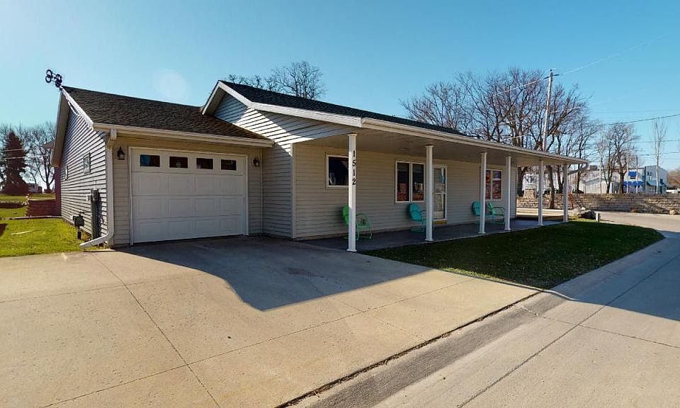 1st image of 1512 S Lakeview Dr