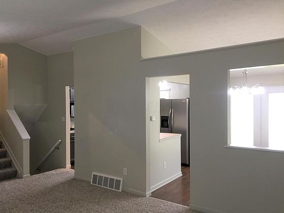 3rd image of 485 Pickerington Hills Dr