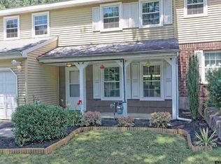 18 Barkwood Ln, Clifton Park, NY 12065
