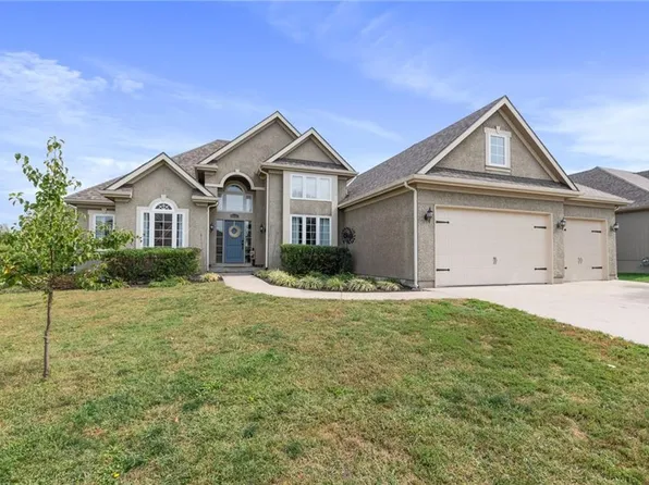 1722 Cambridge Cir, Kearney, MO 64060