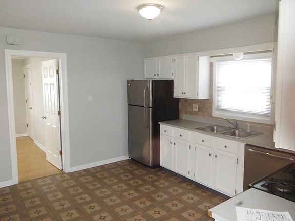 4th image of 2925 N 72nd Ct #1