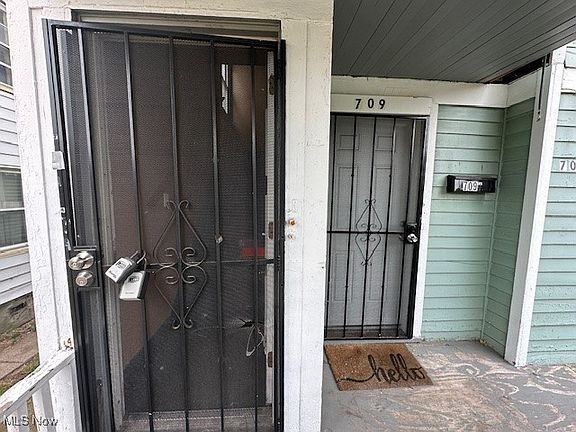2nd image of 709 E 131st St