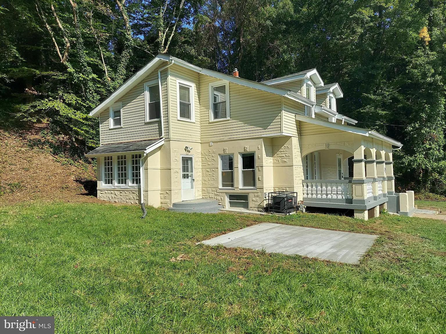 621 Nova Ave photo 1