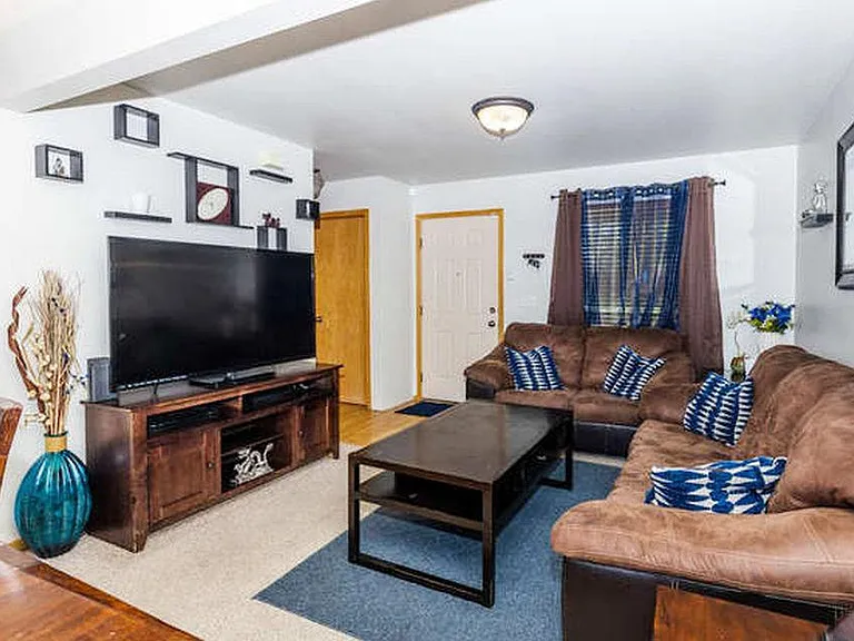 375 Aurora Way — Photo 4