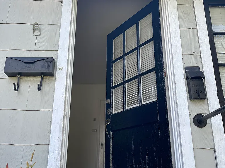 912 Oxmoor Rd — Photo 2