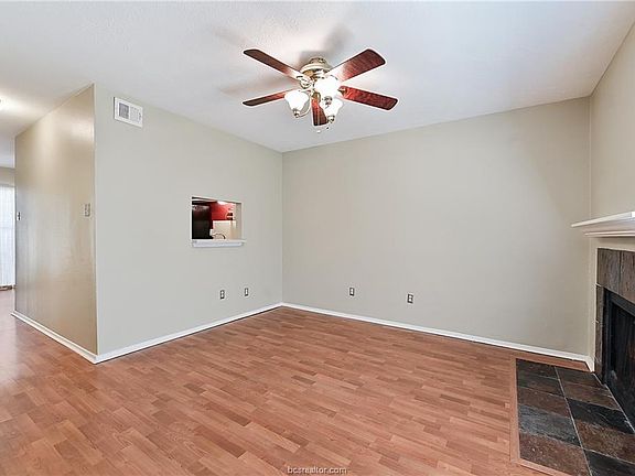 5th image of 1902 Dartmouth St APT P4