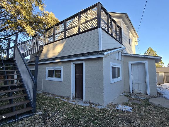 Stairs leading to apartment
