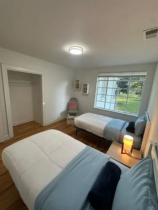203 W Rockspring St — Photo 2