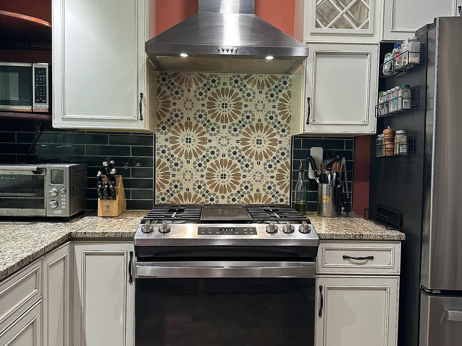 3 bed, 1234 sqft, $2,050 — Photo 4