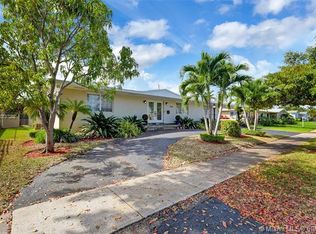 9360 SW 88th Ter, Miami, FL 33176