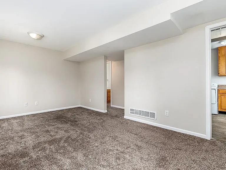 1043 Edina St — Photo 28