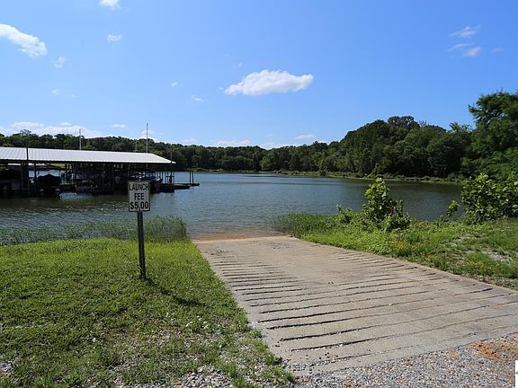 3rd image of 47 Mapleleaf Dr