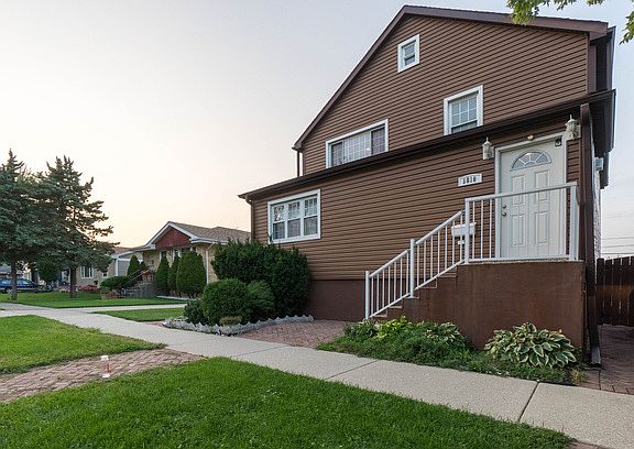 2nd image of 9810 Lawrence Ct