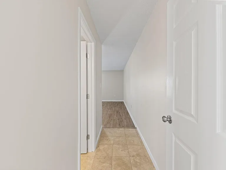406 Marshall Ct NW #7 — Photo 16