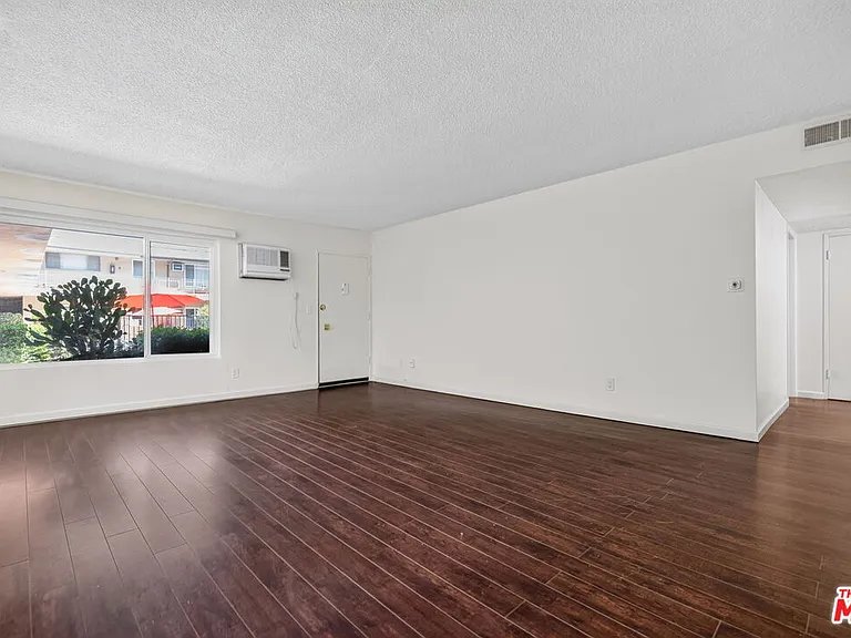 15540 Moorpark St #7 — Photo 6