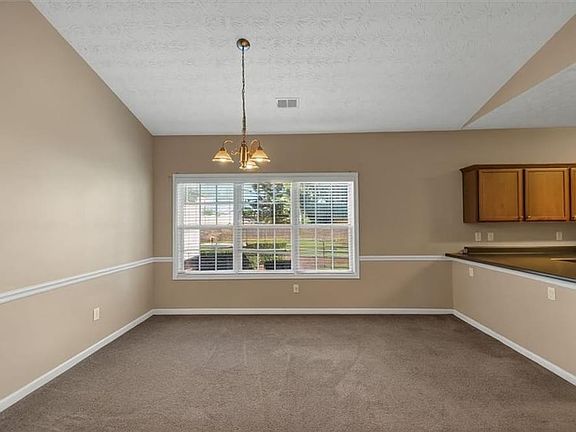 4th image of 1025 City Park Dr