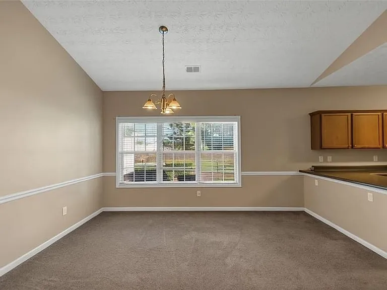 1025 City Park Dr — Photo 4