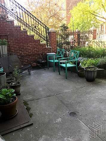 1st image of 240 13th St APT 3