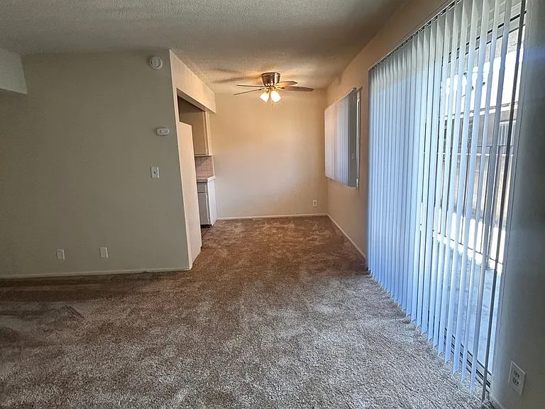 521 S Grevillea Ave — Photo 4