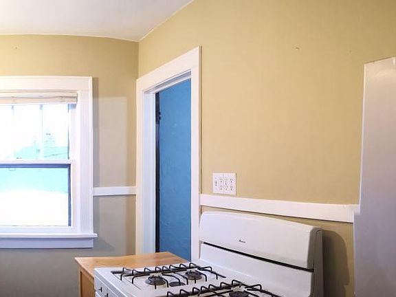 4th image of 1503 Saint Clair Ave