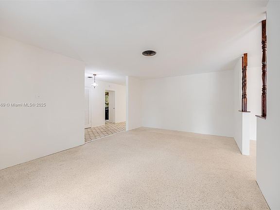 5th image of 5530 Sardinia St