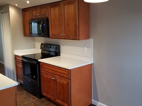 4th image of 15804 Millbrook Ln #103
