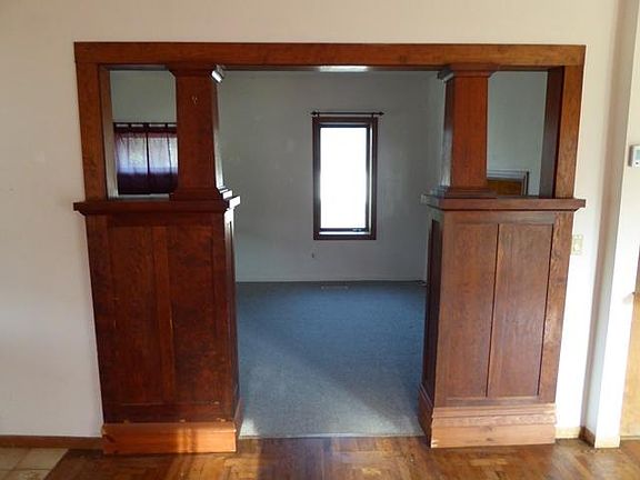 4th image of 108 E Race Ave