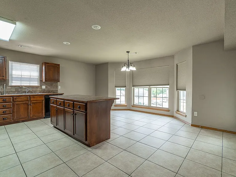 2933 W Scottswood Pl — Photo 7