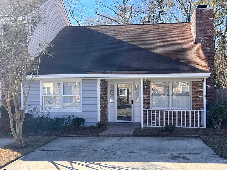 2000 Water Oak Dr #1-A — Photo 1