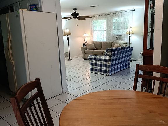 5th image of 215 Zephyr Rd