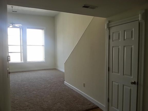 5th image of 1533 S Arbors Ln