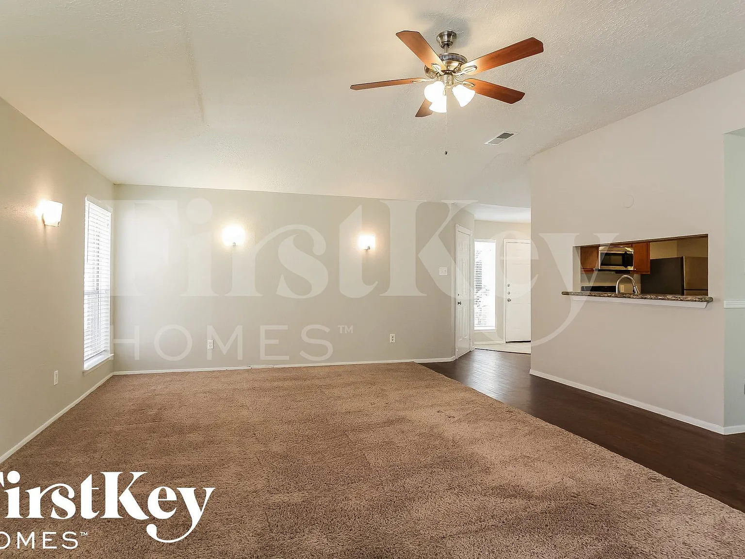 3 bed, 2.5 bath, 1843 sqft, $2,260 — Photo 3