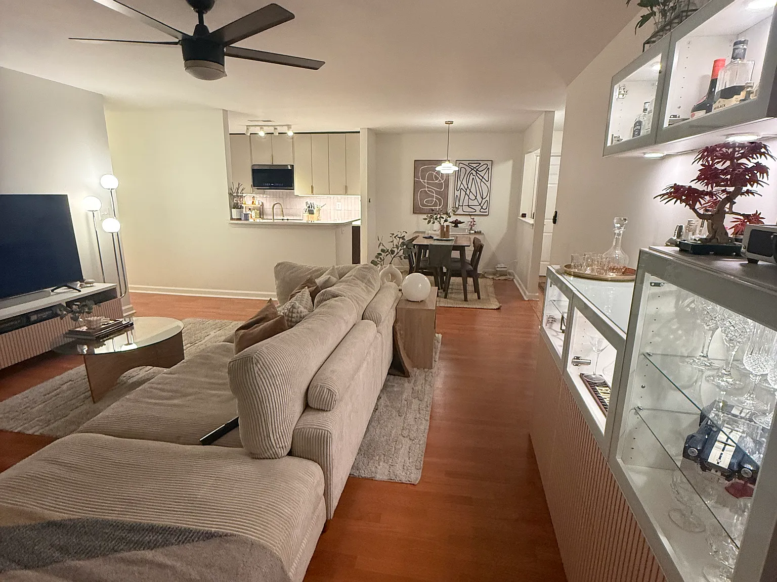 2 bed, 1079 sqft, $2,195 — Photo 3