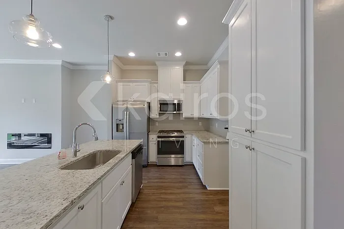 6405 Roux Dr — Photo 5