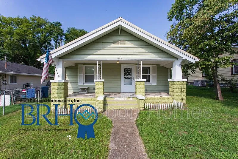4 bed, 2.0 bath, 1800 sqft, $2,600 — Photo 4