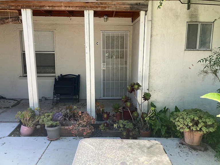 615 E I St — Photo 6