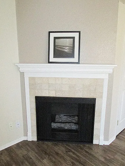 Warner Courtyard Apartments — Photo 11